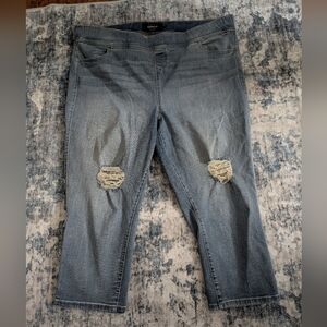 EUC Ladies Torrid Premium Lean Jean Crop Denim Jeans Distressed Lightwash Sz 3